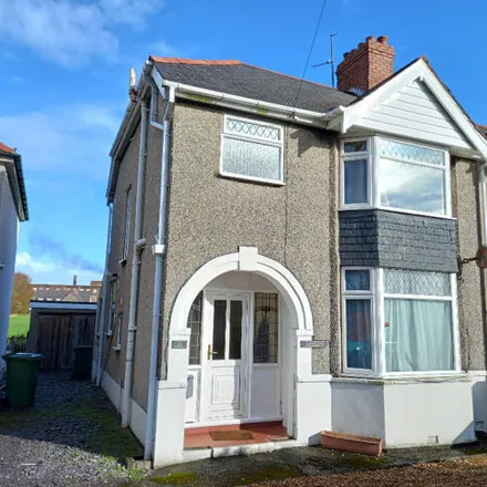 Buy this 4 bed duplex on Belmont Drive in Bangor, LL57 2HS