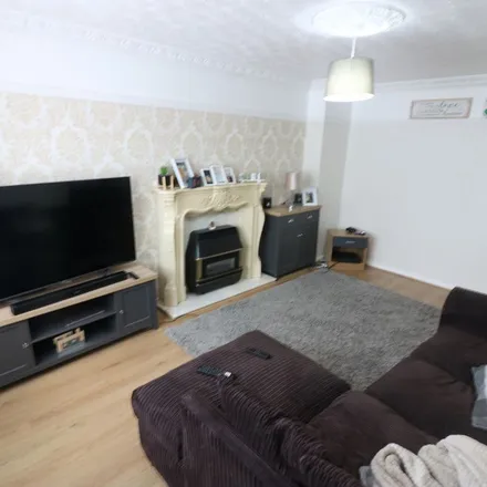 Rent this 3 bed apartment on 9 Sandpiper Drive in Hull, HU4 6UP