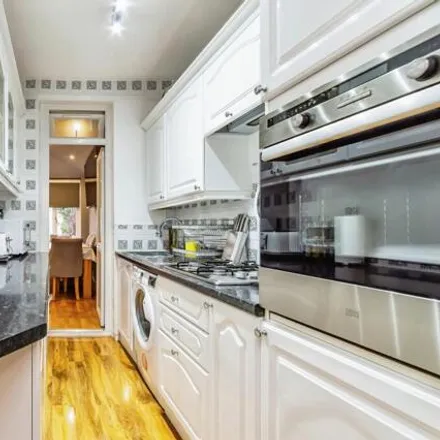 Image 7 - Mayfield Road, London, CR7 6DG, United Kingdom - Townhouse for sale