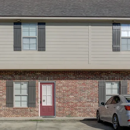 Rent this 2 bed townhouse on 198 South Fleur Drive in Lafayette, LA 70508