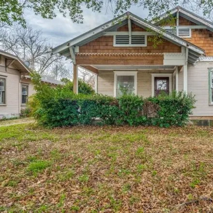Buy this 3 bed house on 407 South Montclair Avenue in Dallas, TX 75208
