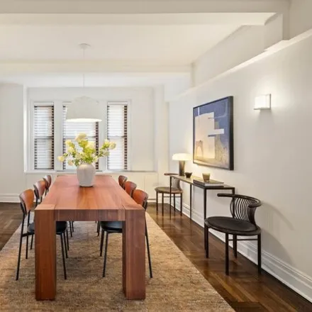 Image 2 - 266 West 72nd Street, New York, NY 10023, USA - Apartment for sale