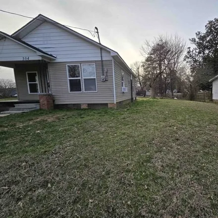 Image 2 - 526 West Jefferson Street, Bolivar, TN 38008, USA - House for sale