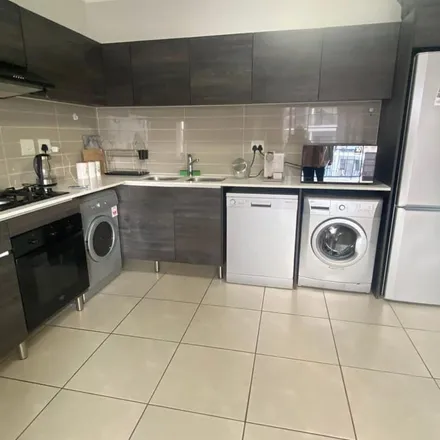 Image 9 - 238 Bryanston Drive, Johannesburg Ward 103, Sandton, 1617, South Africa - Apartment for rent