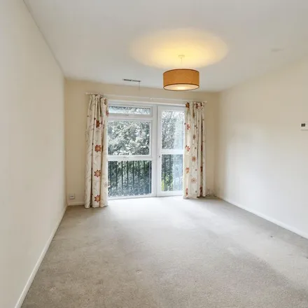 Image 7 - Bucklers Close, Royal Tunbridge Wells, TN2 4XB, United Kingdom - Apartment for rent