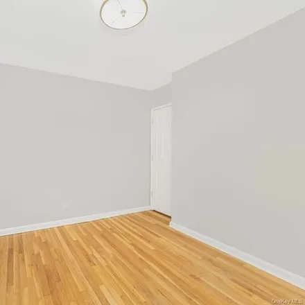 Image 9 - 3206 Fairfield Avenue, New York, NY 10463, USA - Apartment for sale