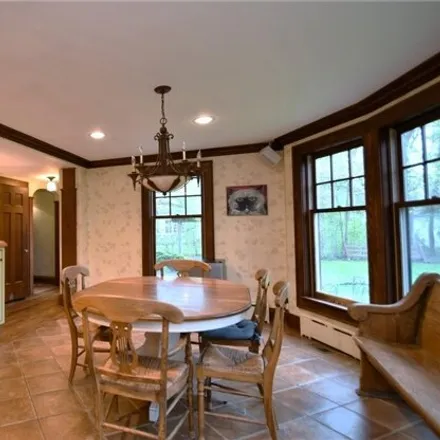 Image 4 - 2894 Sedgewick Road, Shaker Heights, OH 44120, USA - House for sale