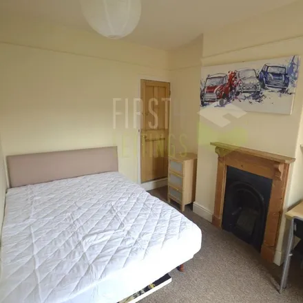 Rent this 3 bed townhouse on Knighton Supermarket in Clarendon Park Road, Leicester