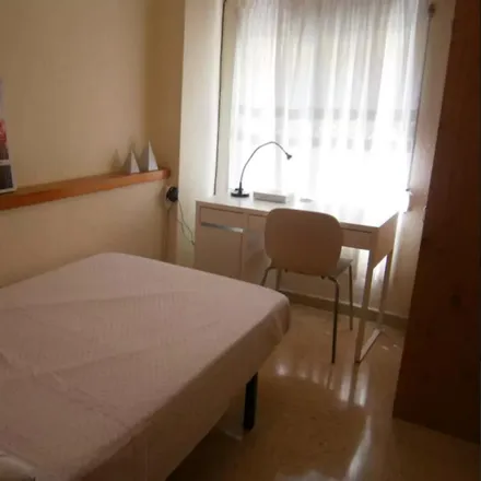 Rent this 3 bed room on Carrer de l'Enginyer Rafael Janini in 46022 Valencia, Spain