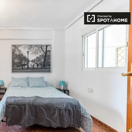 Rent this 9 bed room on Carrer de la Pobla de Farnals in 6, 46021 Valencia