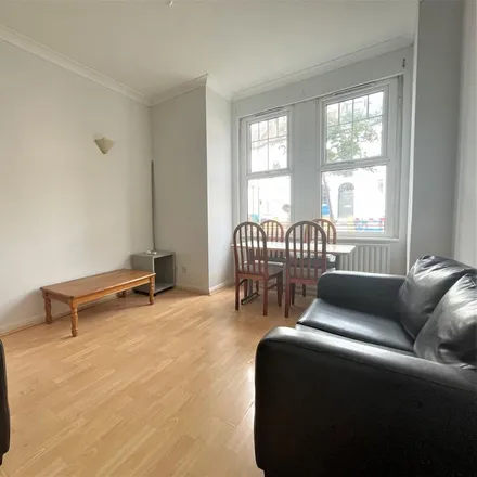 Image 2 - 92 Tooting Bec Road, London, SW17 8BG, United Kingdom - Apartment for rent