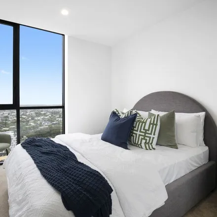 Image 4 - Opus Broadbeach, 18 Chelsea Avenue, Broadbeach QLD 4218, Australia - Apartment for rent