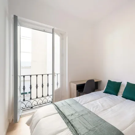 Rent this 1studio room on Calle del Conde de Aranda in 5, 28001 Madrid