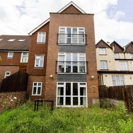 Rent this 3 bed apartment on 8-10 Heathfield Park in Willesden Green, London