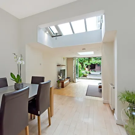 Rent this 4 bed townhouse on 29 St John's Wood Terrace in London, NW8 6PY
