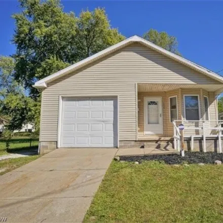 Buy this 3 bed house on 1292 Bellevue Avenue in Akron, OH 44320