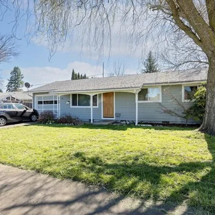 Buy this 3 bed house on 533 Garfield Street in Medford, OR 97501