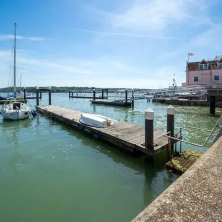 Image 3 - Waterside Flats, High Street, Cowes, PO31 7RL, United Kingdom - Townhouse for sale