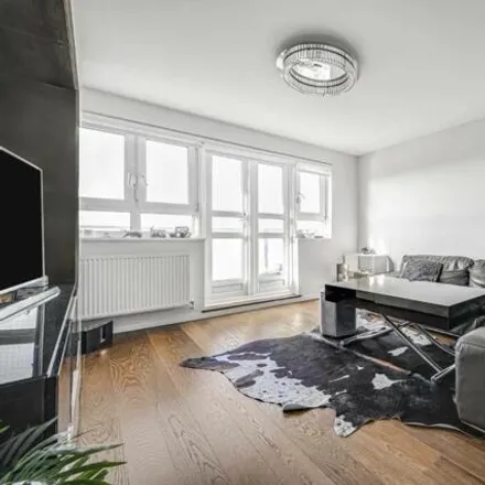 Buy this 2 bed apartment on unnamed road in London, SW6 5QQ