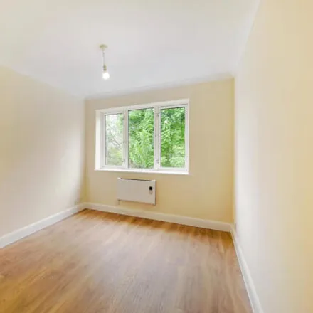 Image 5 - Muggeridge Close, London, CR2 7LB, United Kingdom - Apartment for rent