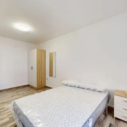 Rent this 4 bed apartment on Carrer del Mestre Manfredo Monforte in 46470 Catarroja, Spain