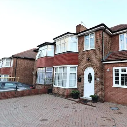 Buy this 5 bed duplex on Crummock Gardens in London, NW9 0DJ