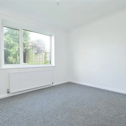 Image 3 - 10 Newland Crescent, Durkar, WF4 3AU, United Kingdom - Apartment for rent