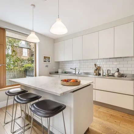 Rent this 3 bed apartment on 7 Boyne Terrace Mews in London, W11 3LR