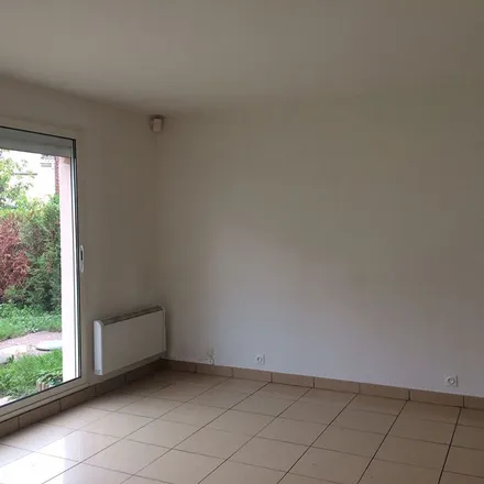 Rent this 4 bed apartment on 170 Boulevard de l'Europe in 76100 Rouen, France