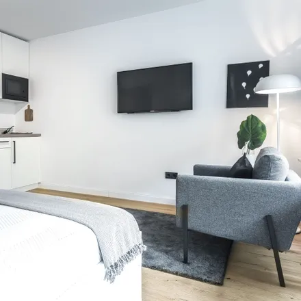 Rent this 1 bed apartment on Gladbacher Straße 15 in 40219 Dusseldorf, Germany