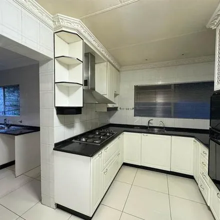 Image 5 - Comaro Street, Bassonia, Johannesburg, 2001, South Africa - Apartment for rent