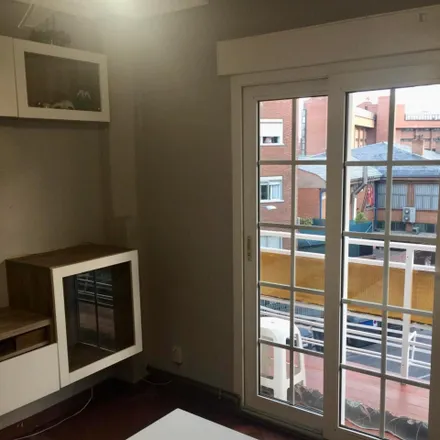 Rent this 5 bed room on Madrid in Toyota Llorente, Avenida del Doctor Federico Rubio y Galí