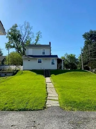 Image 7 - 672 North Bishop Thorpe Street, Fountain Hill, Lehigh County, PA 18015, USA - House for sale