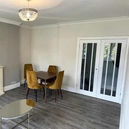 Rent this 2 bed room on 338 Croydon Road in London, SM6 7NR