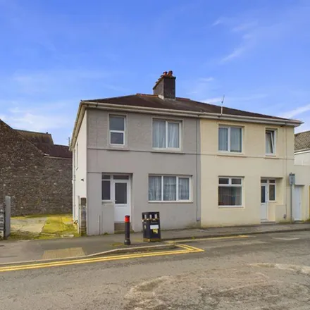 Rent this 3 bed duplex on Parcmaen Street in Carmarthen, SA31 3DP