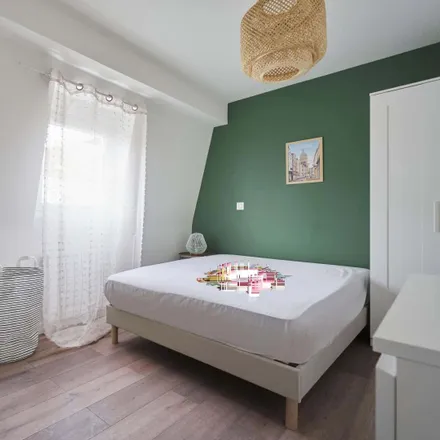 Rent this 7 bed room on 26 Rue Barthélémy Delespaul in 59046 Lille, France