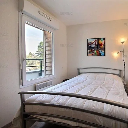 Rent this 2 bed apartment on Centre d'incendie et de secours du Crotoy in 50 Rue des Abattoirs, 80550 Le Crotoy