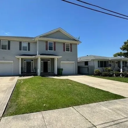 Rent this 3 bed house on 700 Cedar Avenue in Metairie, LA 70001