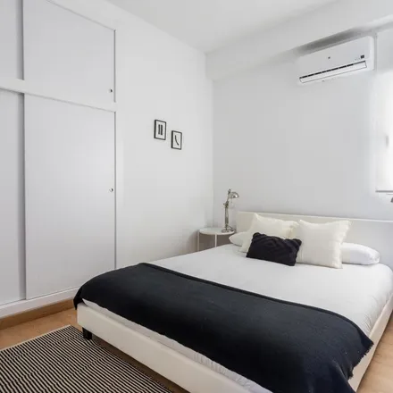 Rent this 3 bed apartment on Carrer de Vilafermosa in 46005 Valencia, Spain