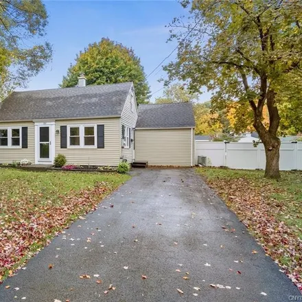 Buy this 4 bed house on 122 Chestnut Road in City of Syracuse, NY 13212