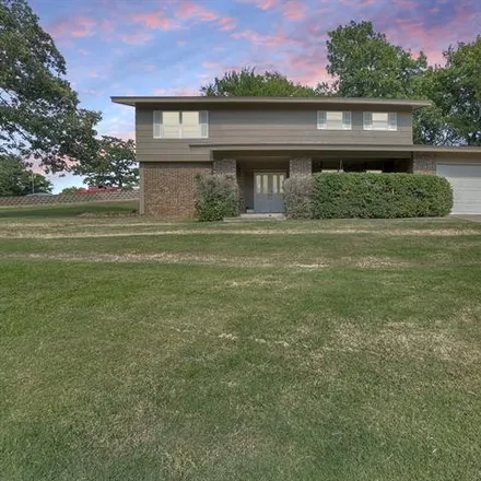 Buy this 3 bed house on 3832 Skyview Lane in Norman, OK 73026