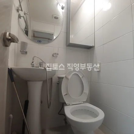 Rent this studio apartment on 서울특별시 은평구 응암동 89-36