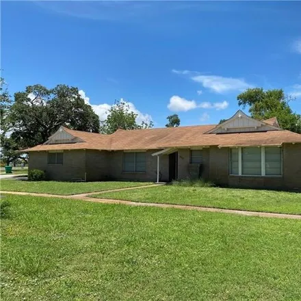 Rent this 3 bed house on 536 W Yoakum Ave in Aransas Pass, Texas