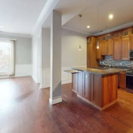 Buy this 3 bed apartment on #2c,5010 West Lawrence Avenue in Jefferson Park, Chicago