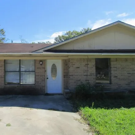 Rent this 3 bed house on 910 North 3rd Street in Silsbee, TX 77656