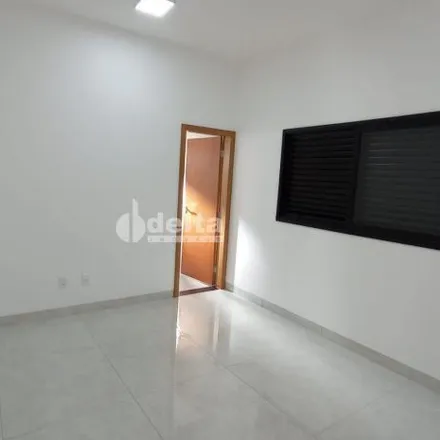 Buy this 3 bed house on Alameda José Oliveira Guimarães in Jardim Holanda, Uberlândia - MG