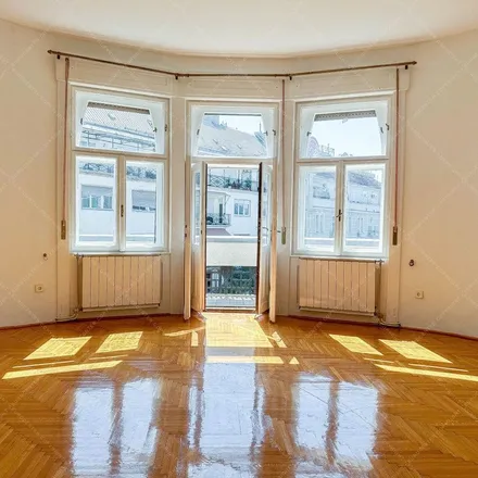 Image 1 - Cziráky-udvar, Budapest, Erzsébet tér, 1051, Hungary - Apartment for rent