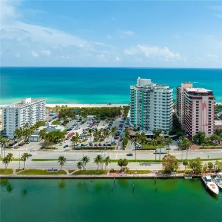 Image 3 - Imperial House, 5255 Collins Avenue, Miami Beach, FL 33140, USA - Condo for rent