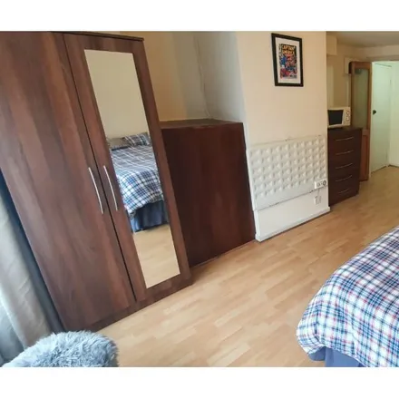 Image 2 - 8 Chatsworth Road, London, NW2 4BT, United Kingdom - Apartment for rent