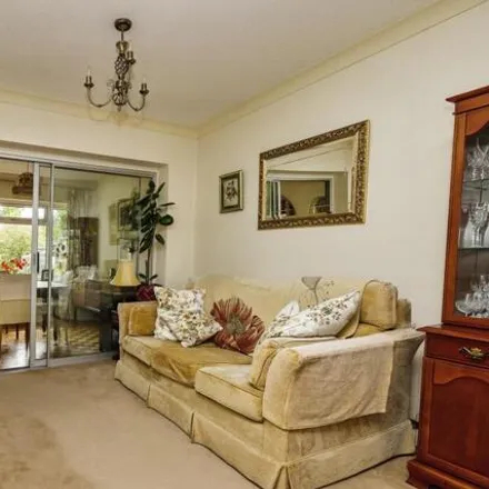 Image 5 - 100 Broadacres, Fairlands, GU3 3BS, United Kingdom - Duplex for sale